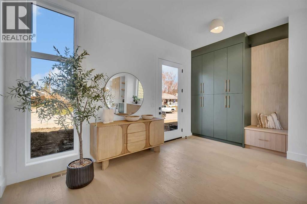 3917 23 Avenue Sw, Calgary, Alberta  T3E 0J9 - Photo 2 - A2303608