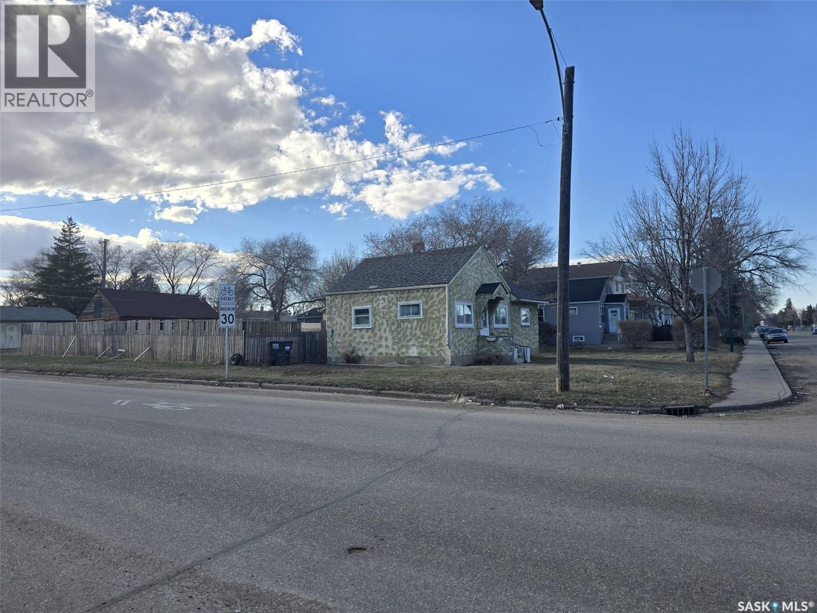 201 R Avenue N, Saskatoon, Saskatchewan  S7L 2Y6 - Photo 6 - SK033713