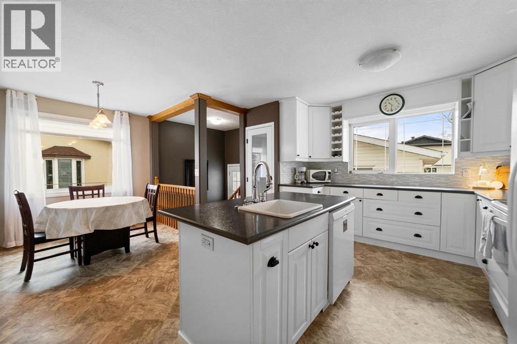 6609 Enevold Drive, Camrose, Alberta  T4V 3J9 - Photo 12 - A2301648