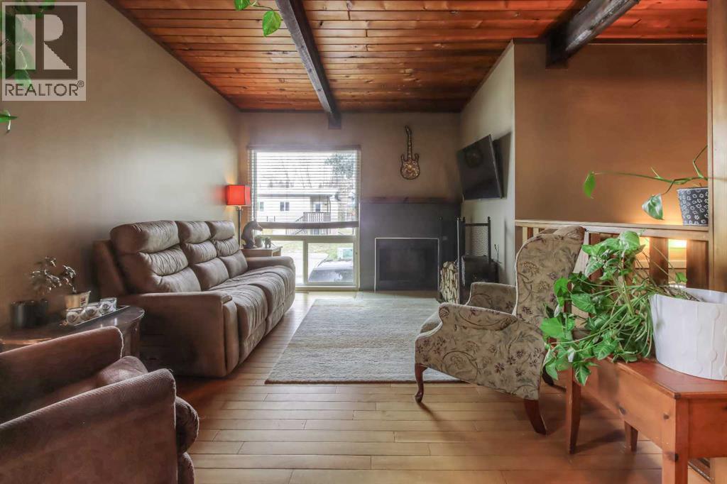 172 Oaktree Lane Sw, Calgary, Alberta  T2V 4E4 - Photo 6 - A2302781