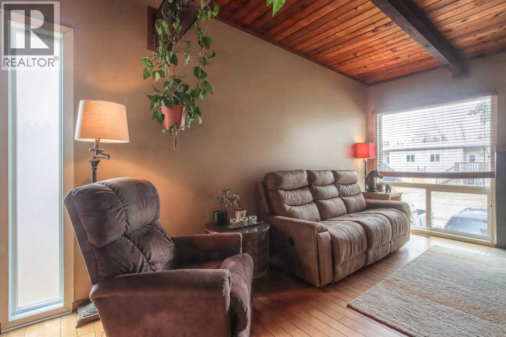 172 Oaktree Lane Sw, Calgary, Alberta  T2V 4E4 - Photo 9 - A2302781