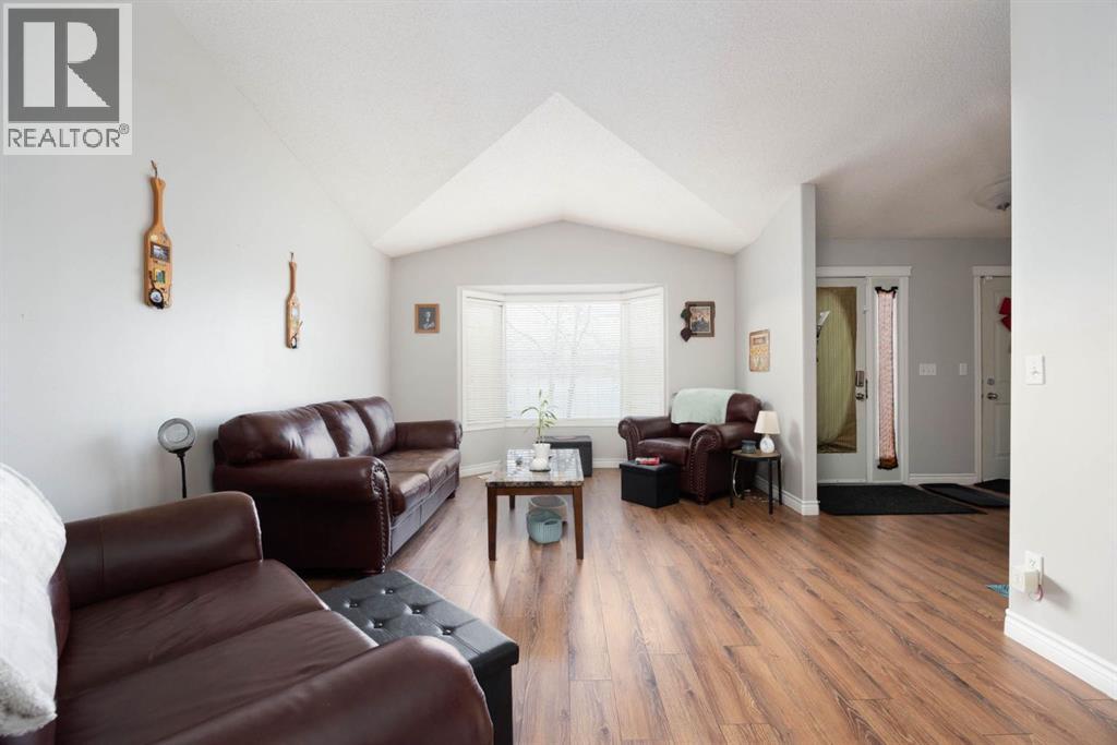 224 Shetland Garden, Fort Mcmurray, Alberta  T9H 5M5 - Photo 3 - A2280388