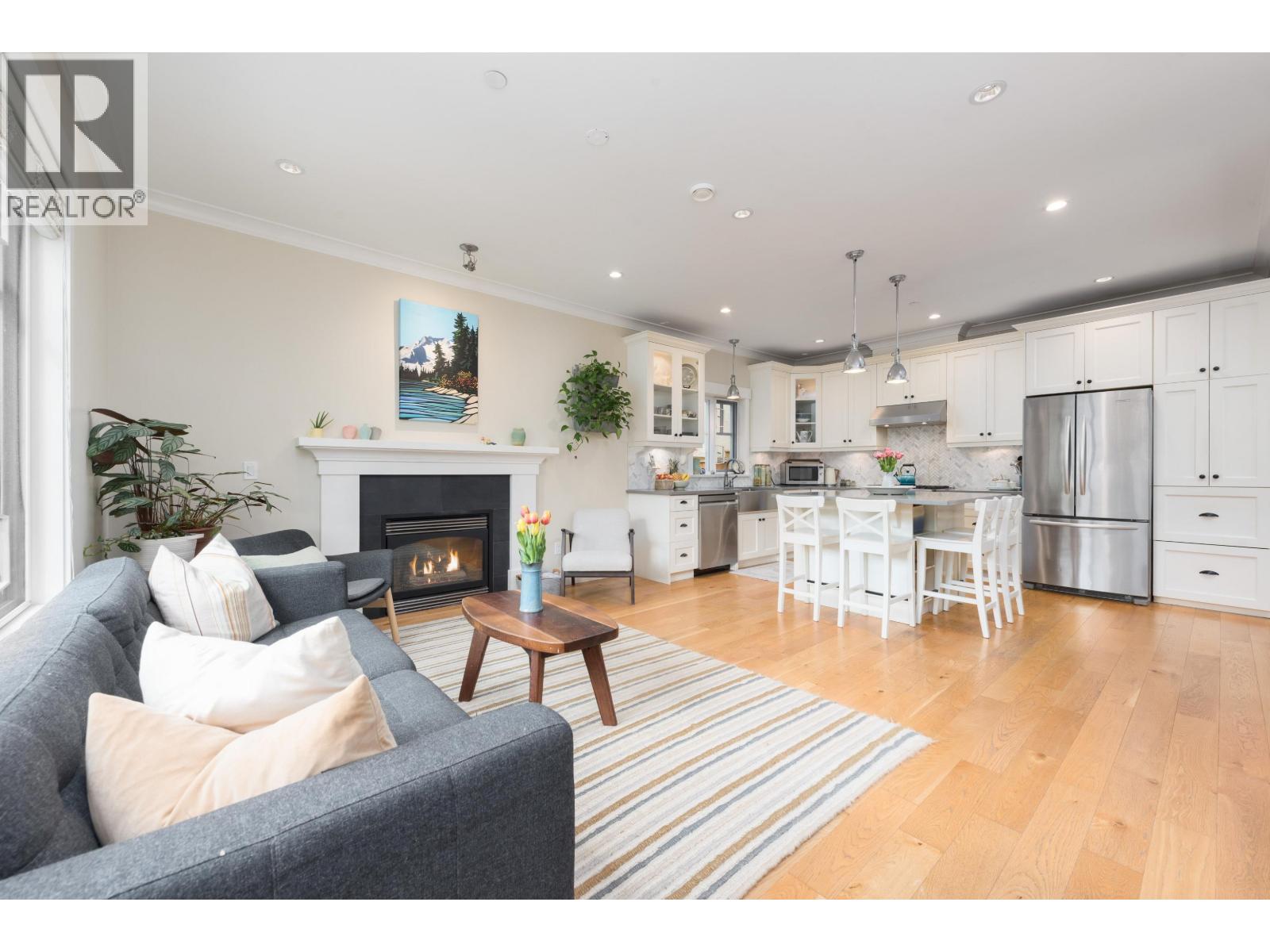 945 E 21st Avenue, Vancouver, British Columbia  V5V 1S4 - Photo 2 - R3114131