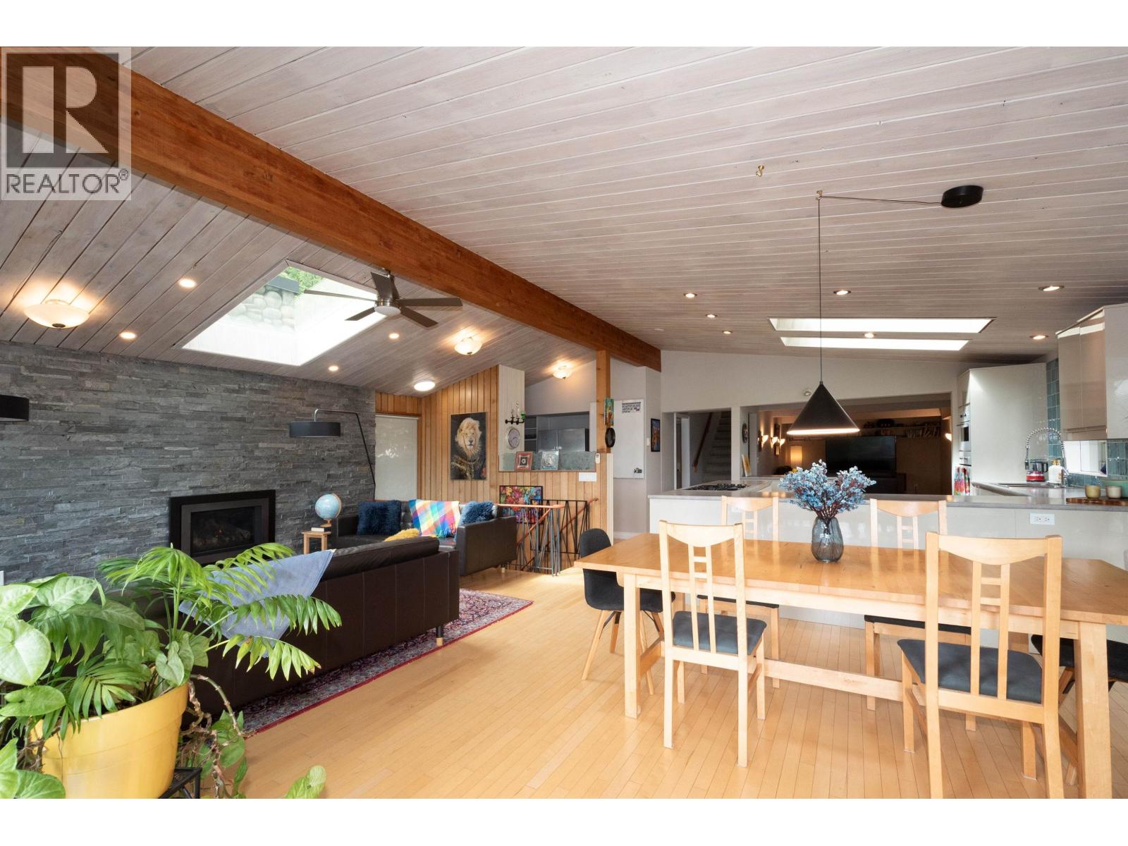 2873 Panorama Drive, North Vancouver, British Columbia  V7G 1V7 - Photo 11 - R3114904