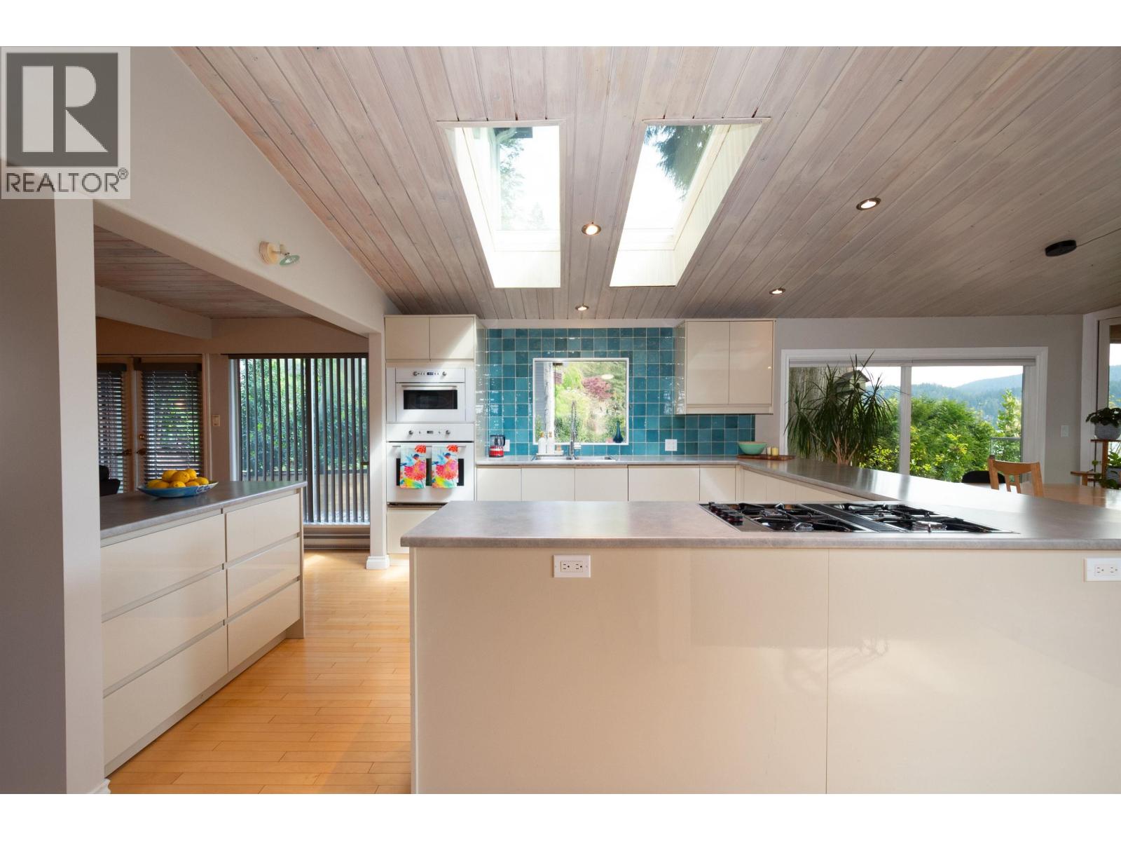 2873 Panorama Drive, North Vancouver, British Columbia  V7G 1V7 - Photo 13 - R3114904