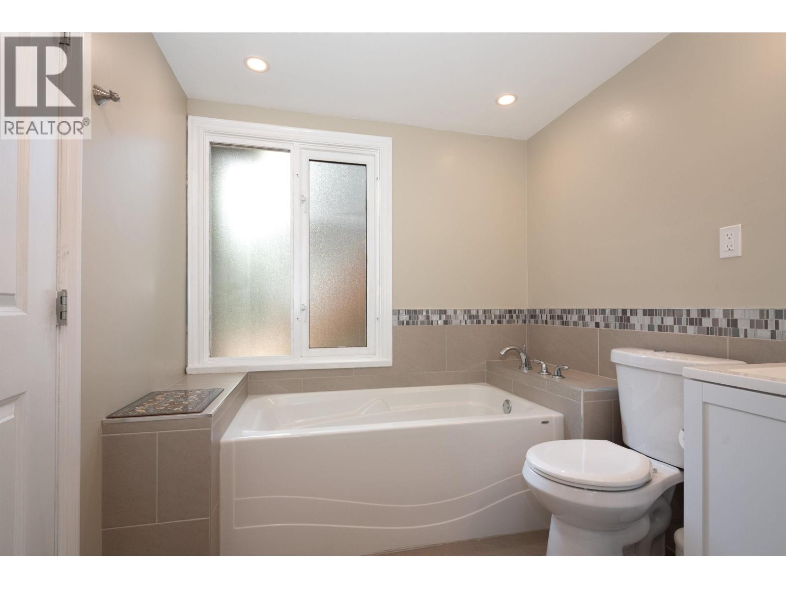 2873 Panorama Drive, North Vancouver, British Columbia  V7G 1V7 - Photo 37 - R3114904