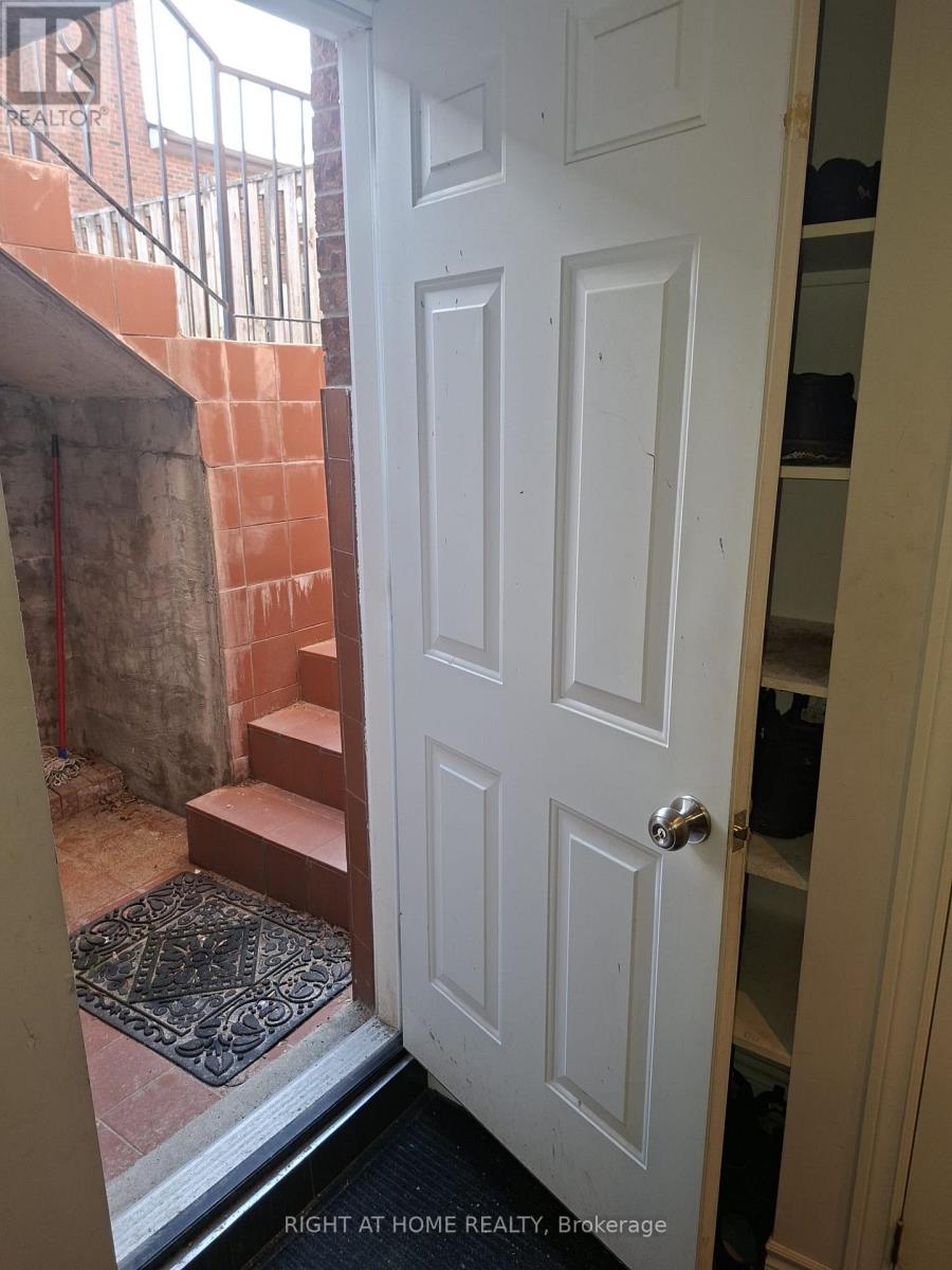 Bsmt 1 - 16 Morbank Drive, Toronto, Ontario  M1V 2M2 - Photo 12 - E13033140