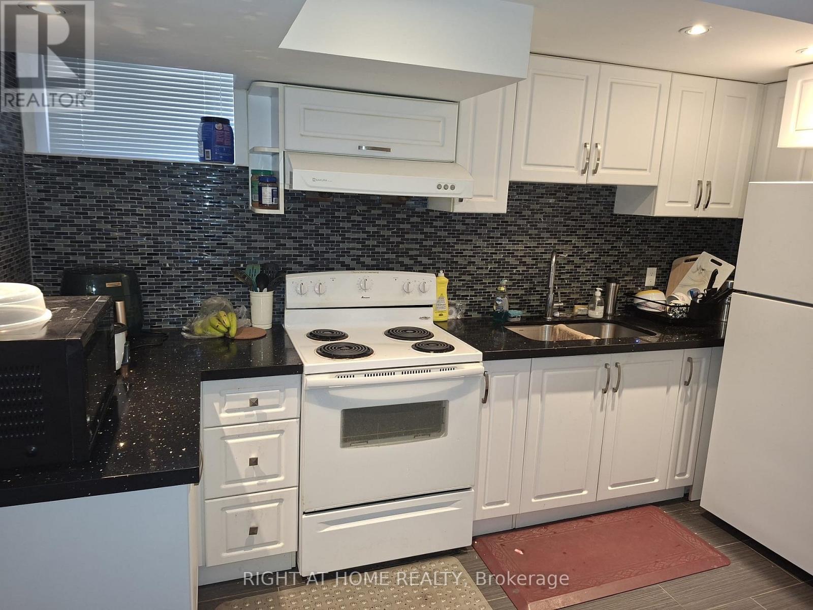 Bsmt 1 - 16 Morbank Drive, Toronto, Ontario  M1V 2M2 - Photo 2 - E13033140