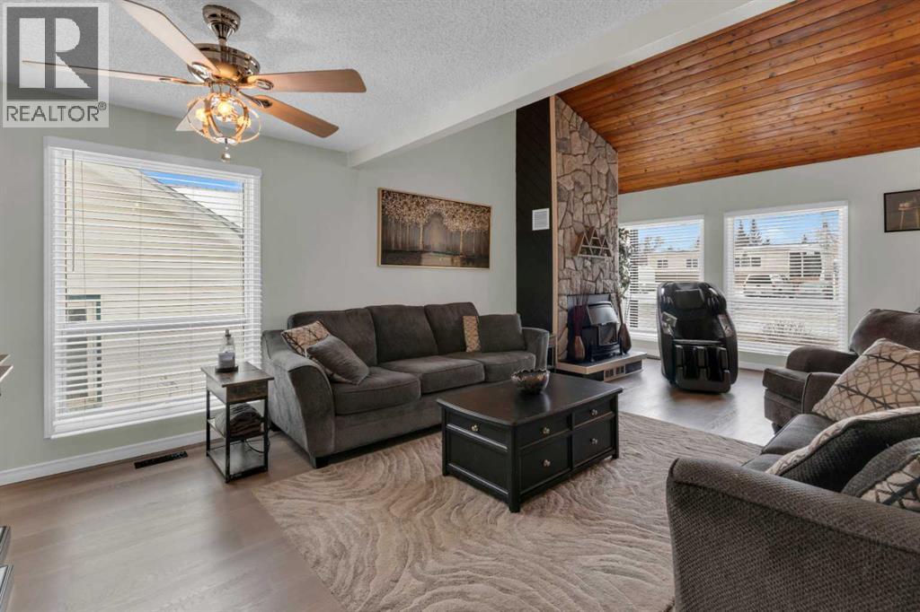 415 Bruce Avenue, Carbon, Alberta  T0M 0L0 - Photo 3 - A2290647