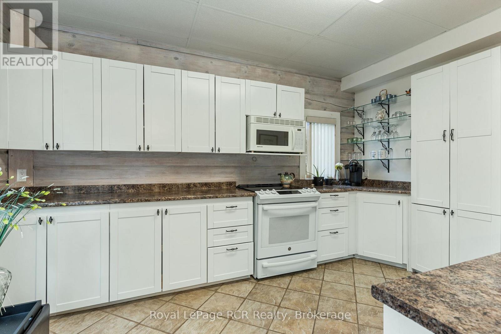 183 Lakeshore Road, Georgian Bluffs, Ontario  N0H 2T0 - Photo 7 - X13033182