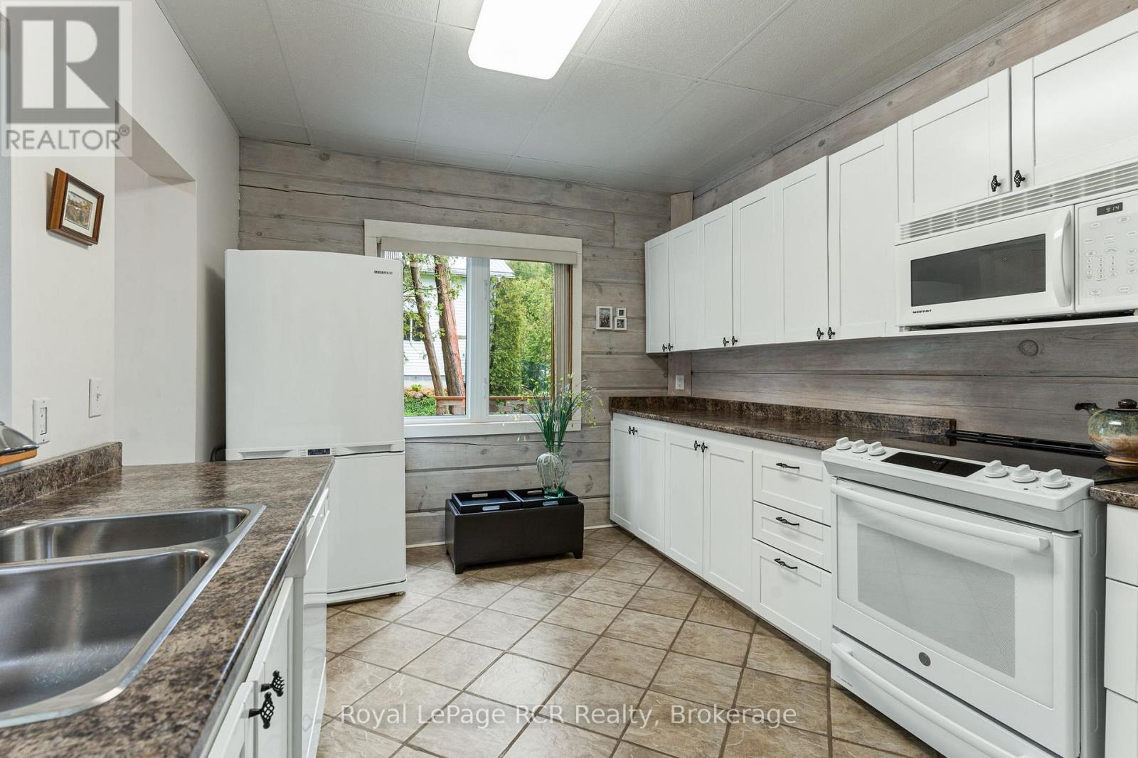 183 Lakeshore Road, Georgian Bluffs, Ontario  N0H 2T0 - Photo 9 - X13033182