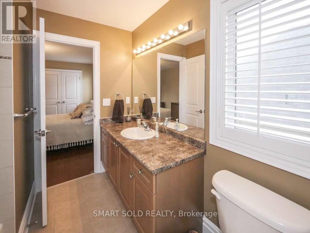 15 Vomano Street, Richmond Hill, Ontario  L4C 0T9 - Photo 17 - N13033170