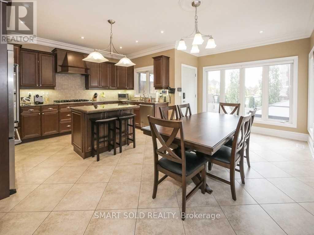 15 Vomano Street, Richmond Hill, Ontario  L4C 0T9 - Photo 8 - N13033170