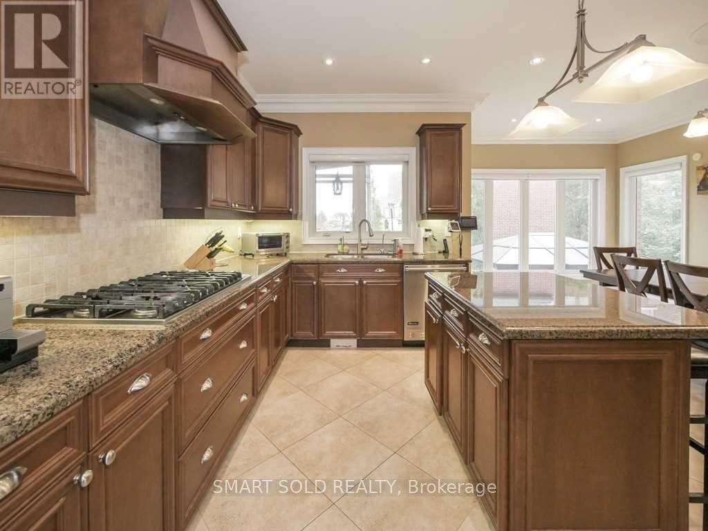 15 Vomano Street, Richmond Hill, Ontario  L4C 0T9 - Photo 9 - N13033170