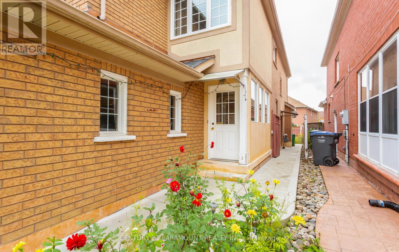 106 Wildberry Crescent, Brampton, Ontario  L6R 1J8 - Photo 4 - W13033142