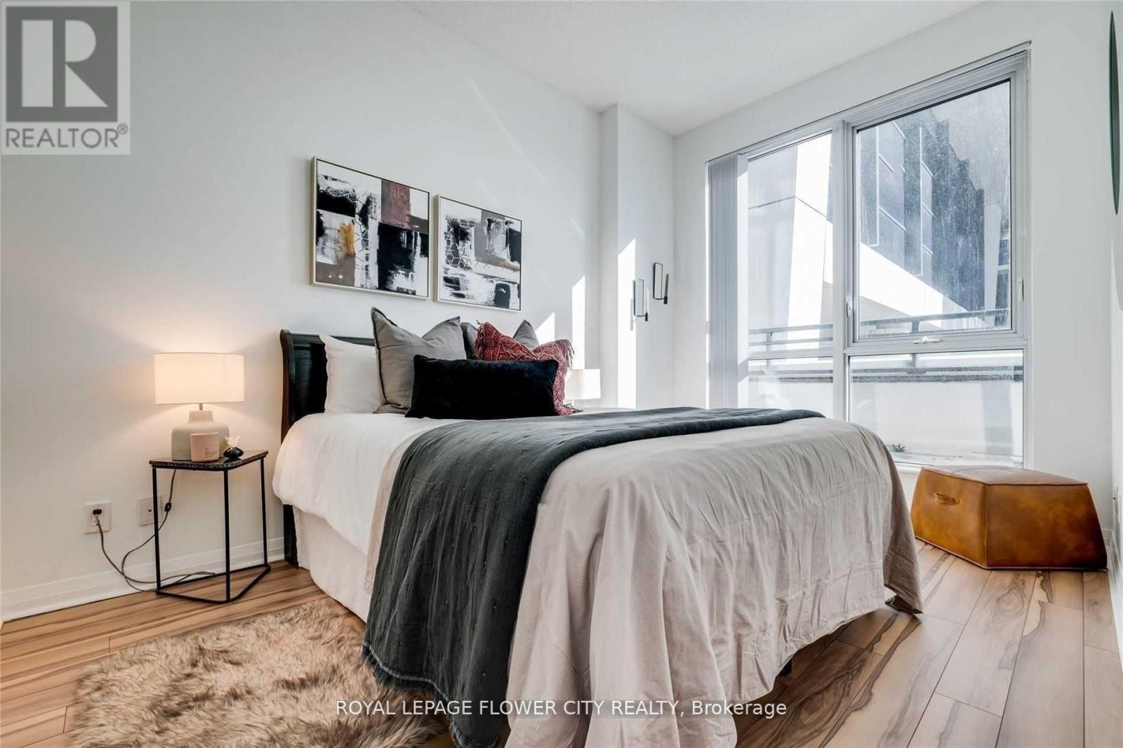 310 - 55 Eglinton Avenue W, Mississauga (Hurontario), Ontario  L5R 0E4 - Photo 10 - W13033206