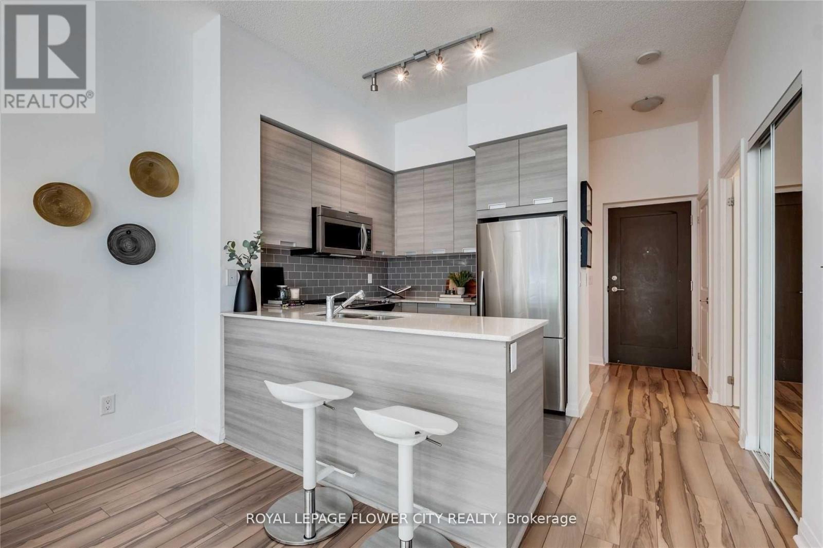 310 - 55 Eglinton Avenue W, Mississauga (Hurontario), Ontario  L5R 0E4 - Photo 13 - W13033206