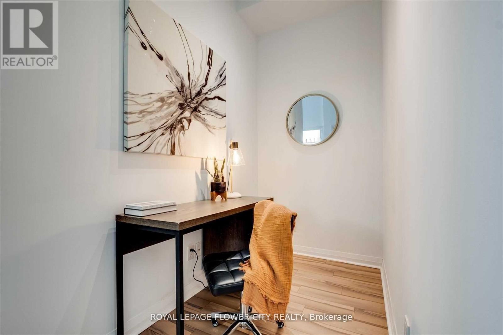 310 - 55 Eglinton Avenue W, Mississauga (Hurontario), Ontario  L5R 0E4 - Photo 4 - W13033206