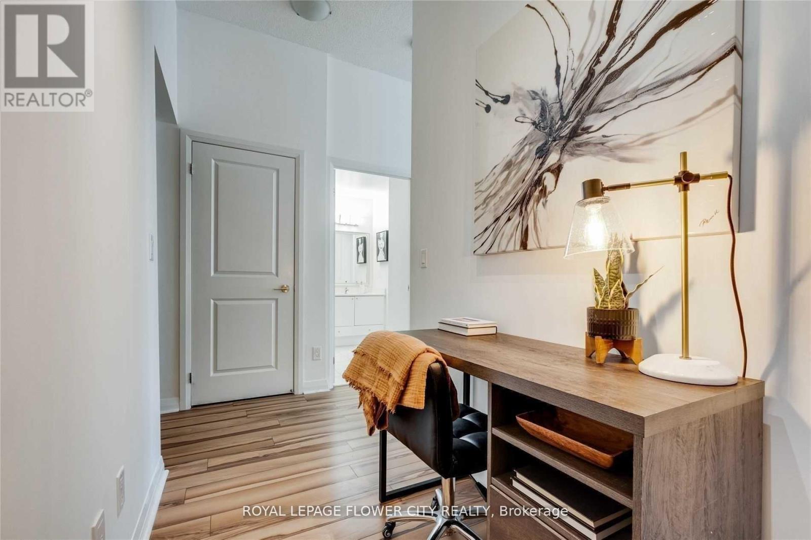 310 - 55 Eglinton Avenue W, Mississauga (Hurontario), Ontario  L5R 0E4 - Photo 5 - W13033206