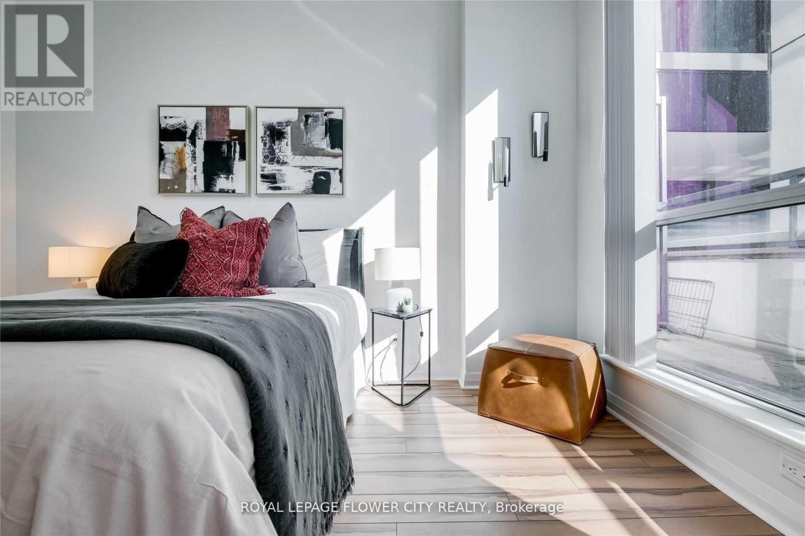 310 - 55 Eglinton Avenue W, Mississauga (Hurontario), Ontario  L5R 0E4 - Photo 9 - W13033206