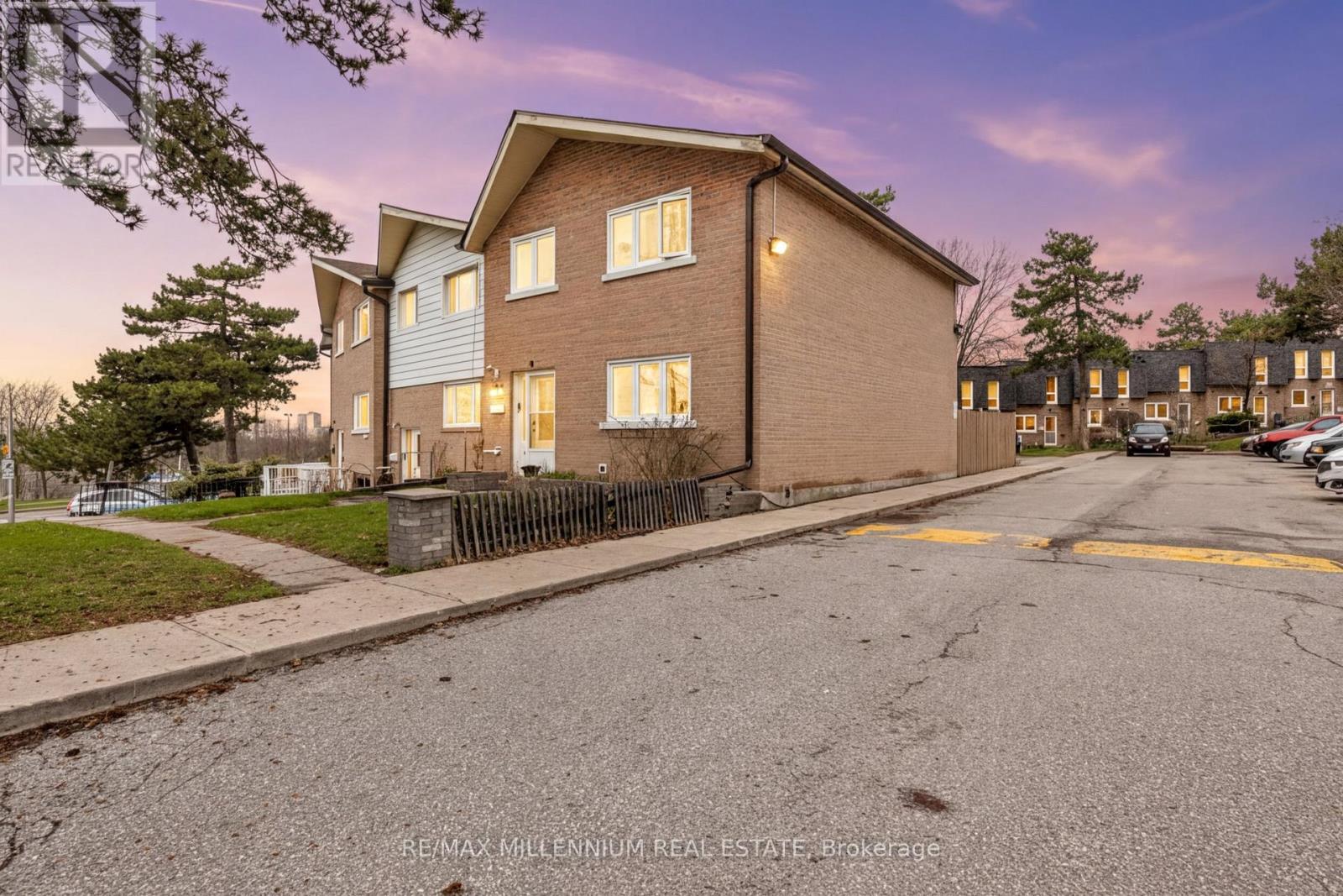 5 - 10 GRANDRAVINE DRIVE, Toronto, Ontario