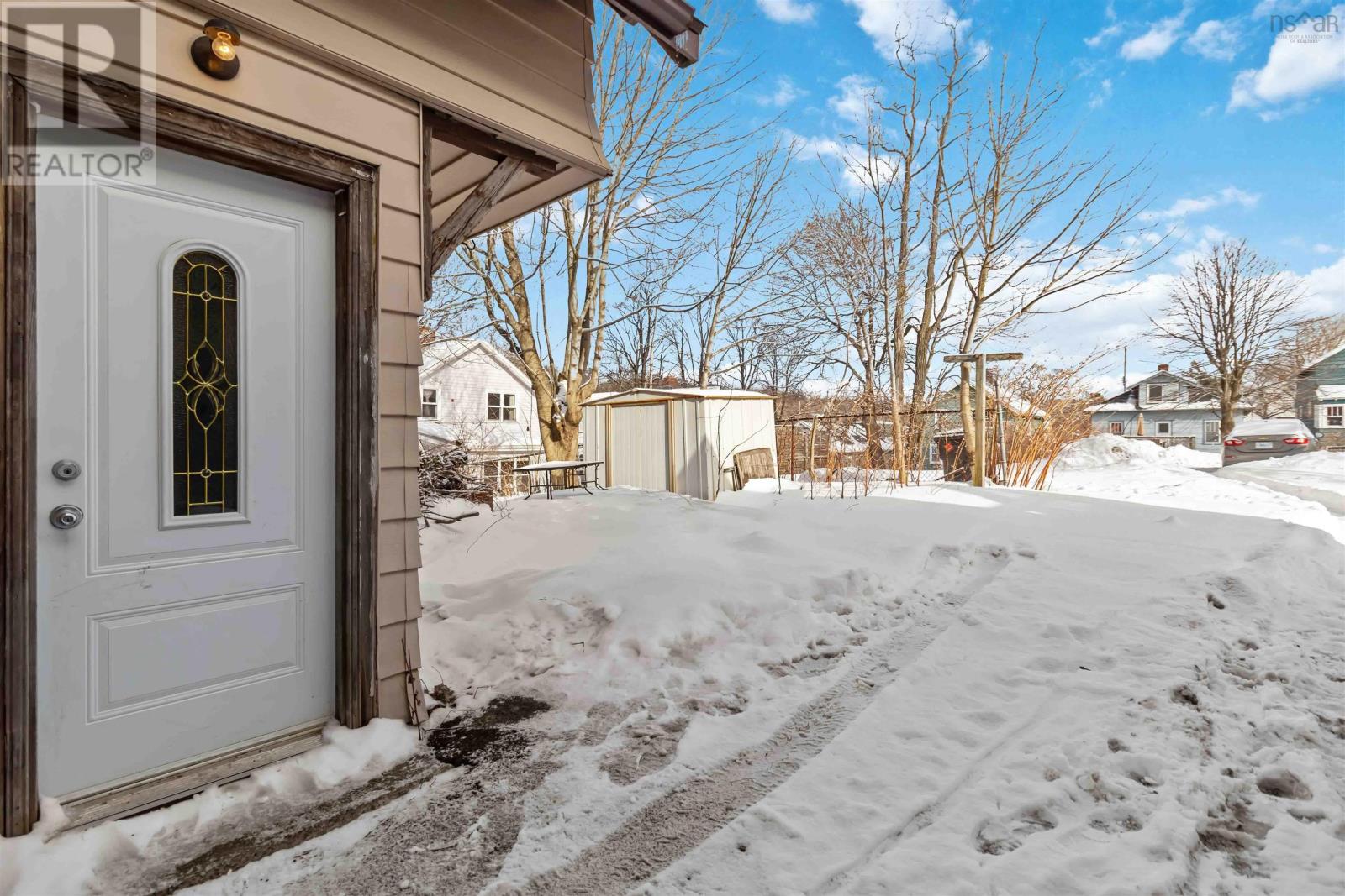 102 King Street, Dartmouth, Nova Scotia  B2Y 2S1 - Photo 2 - 202602312