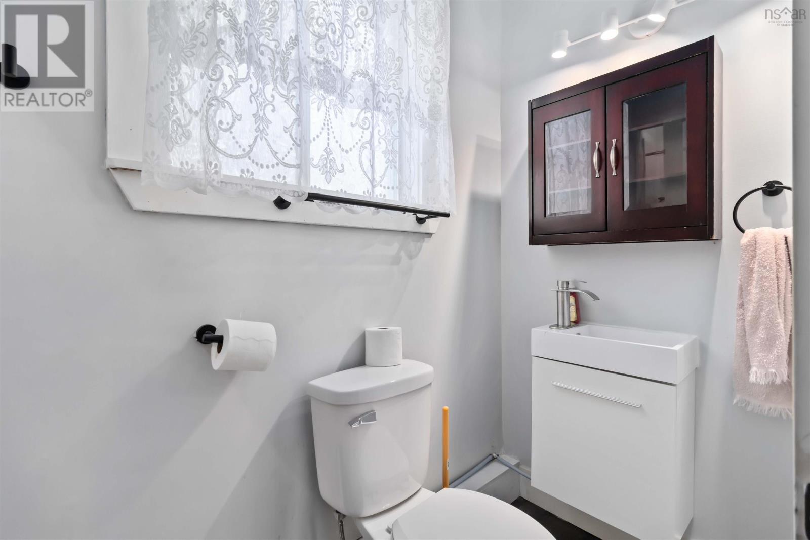 102 King Street, Dartmouth, Nova Scotia  B2Y 2S1 - Photo 26 - 202602312