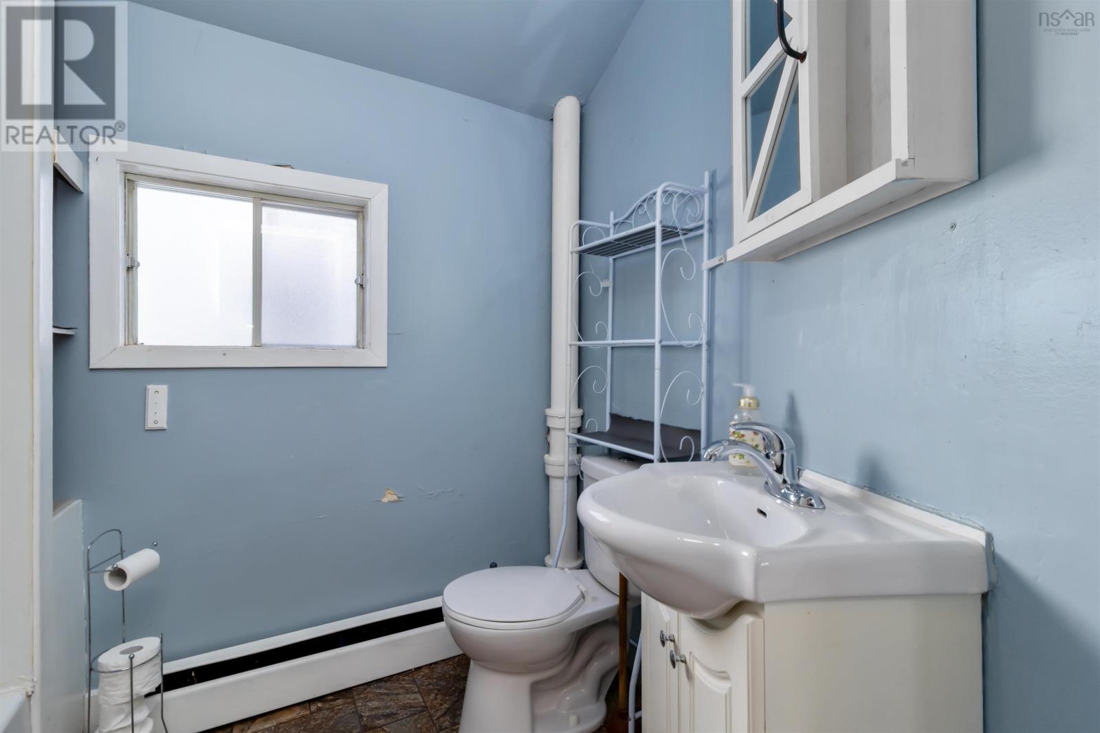 102 King Street, Dartmouth, Nova Scotia  B2Y 2S1 - Photo 34 - 202602312