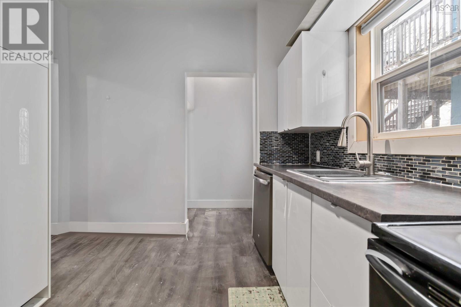 102 King Street, Dartmouth, Nova Scotia  B2Y 2S1 - Photo 8 - 202602312