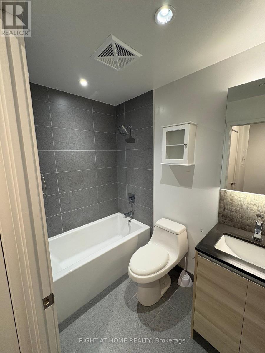 627 - 1190 Dundas Street E, Toronto, Ontario  M4M 0C5 - Photo 10 - E13032664