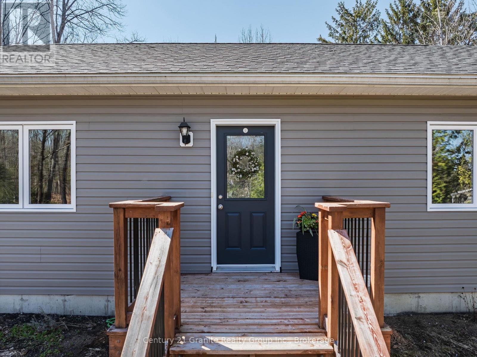 1015 Guilford Court, Dysart Et Al, Ontario  K0M 1S0 - Photo 3 - X12665094