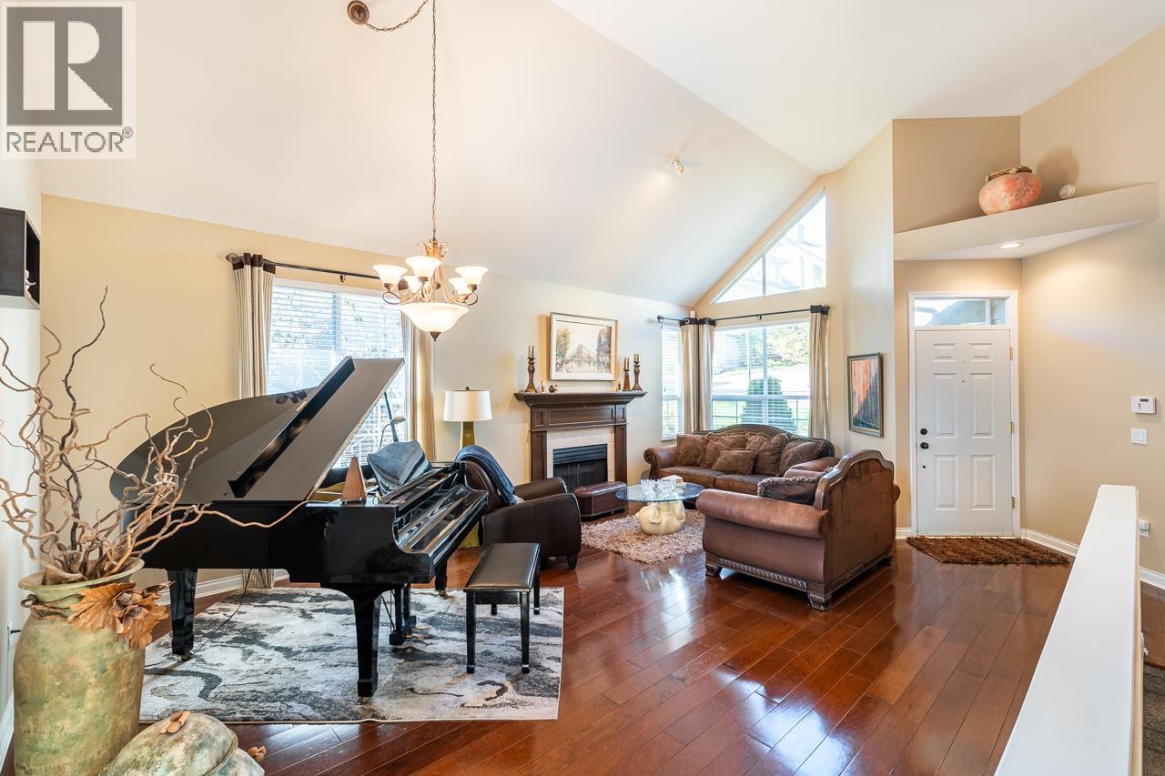 116 1465 Parkway Boulevard, Coquitlam, British Columbia  V3E 3E6 - Photo 4 - R3114932