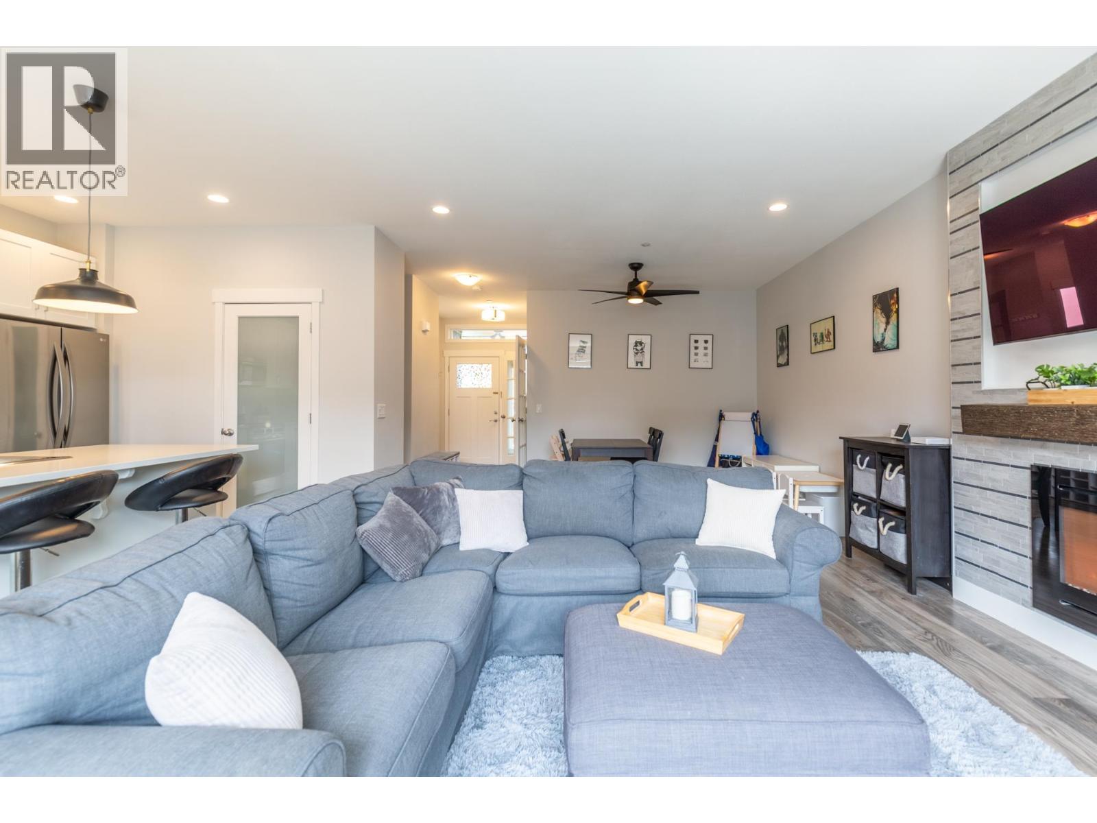 23958 Kanaka Way, Maple Ridge, British Columbia  V2W 0H7 - Photo 10 - R3114943