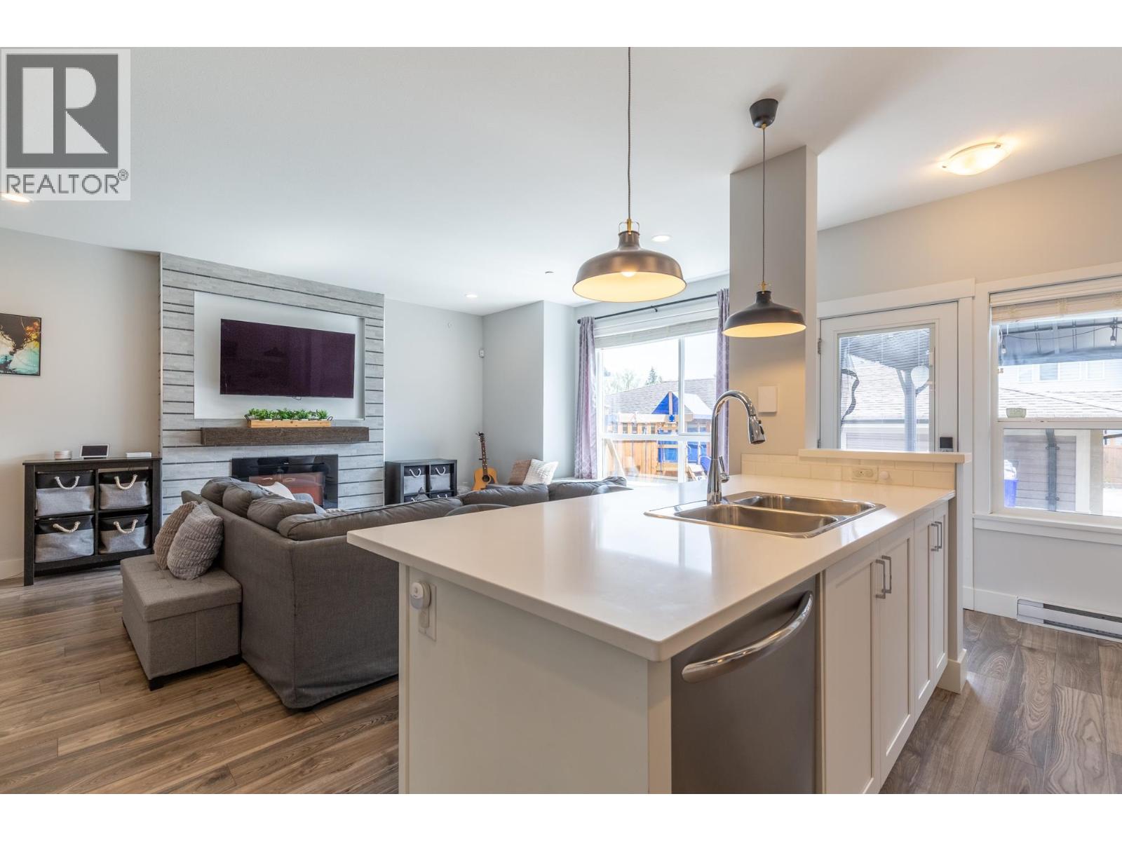 23958 Kanaka Way, Maple Ridge, British Columbia  V2W 0H7 - Photo 4 - R3114943