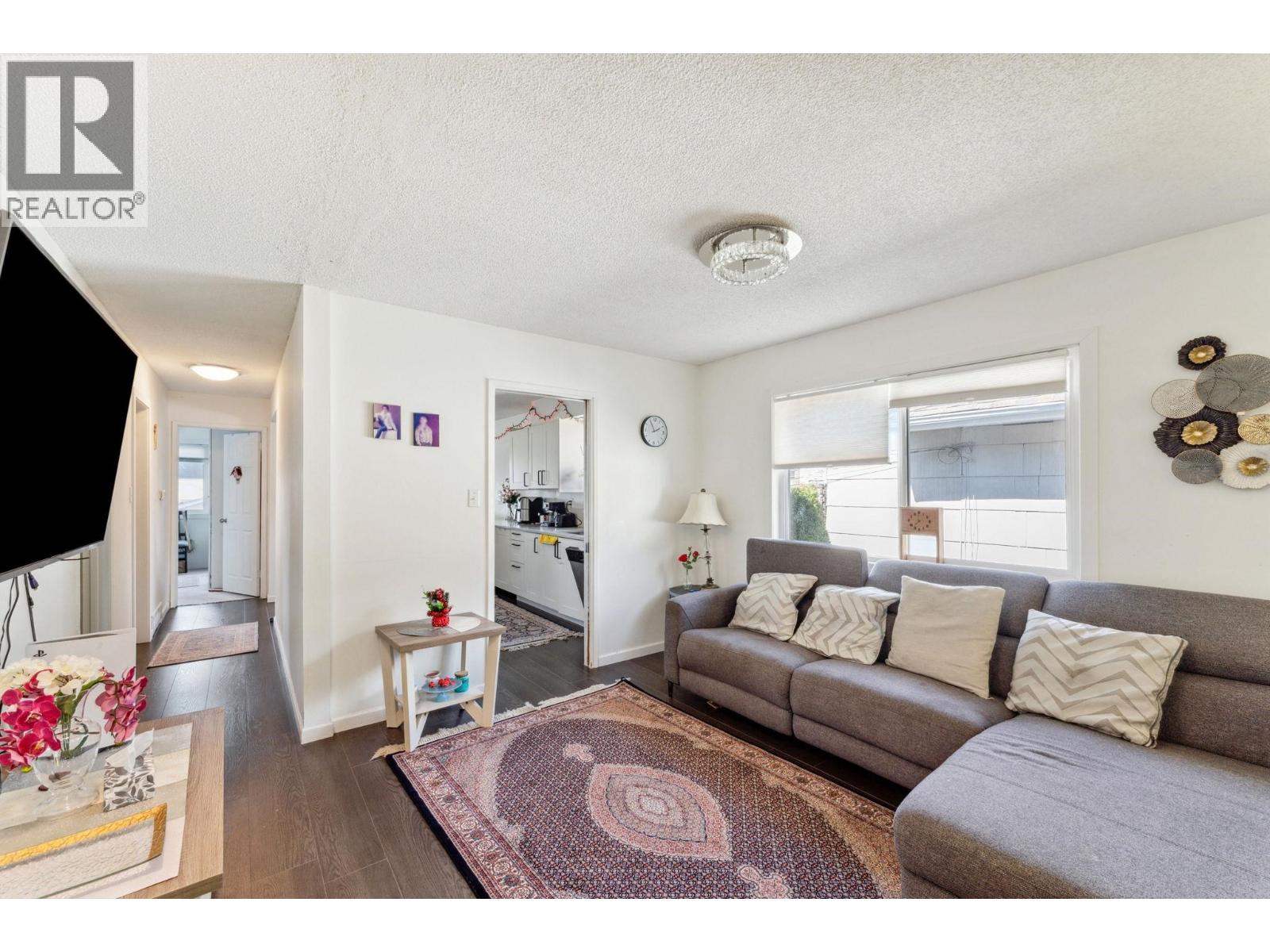 1949 Mahon Avenue, North Vancouver, British Columbia  V7M 2T4 - Photo 3 - R3114939