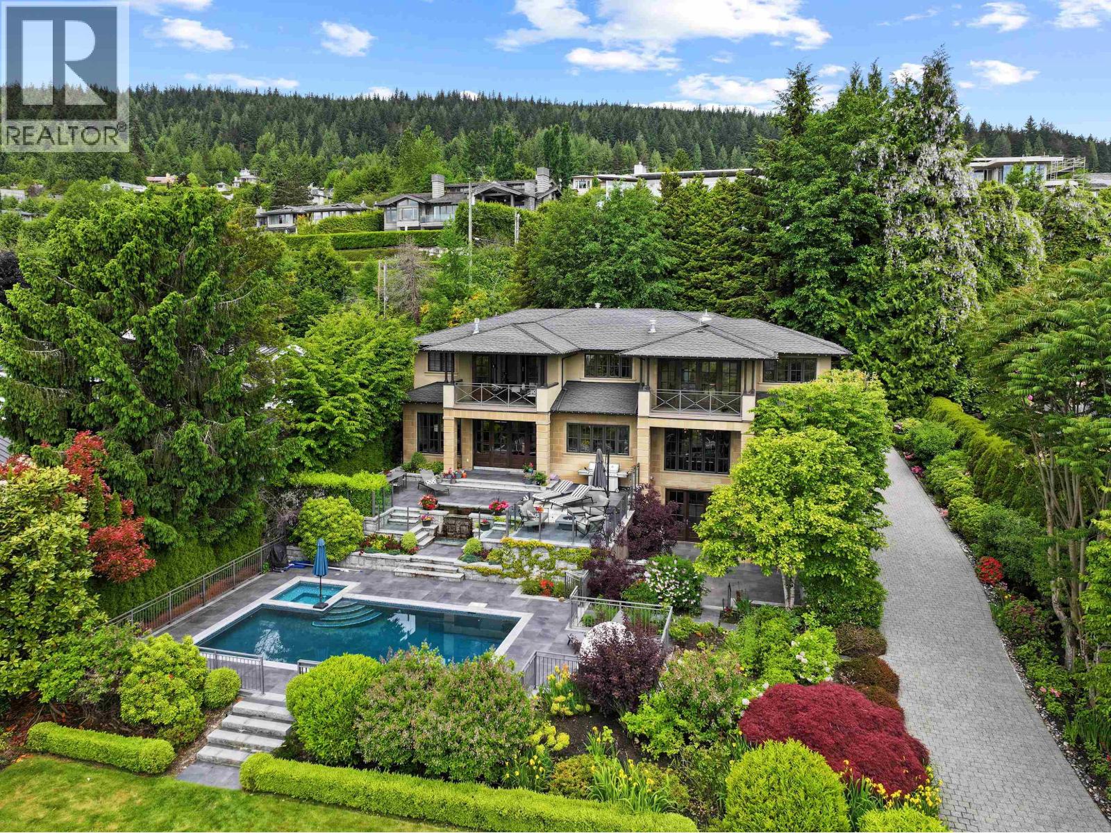 1075 GROVELAND ROAD, West Vancouver, British Columbia