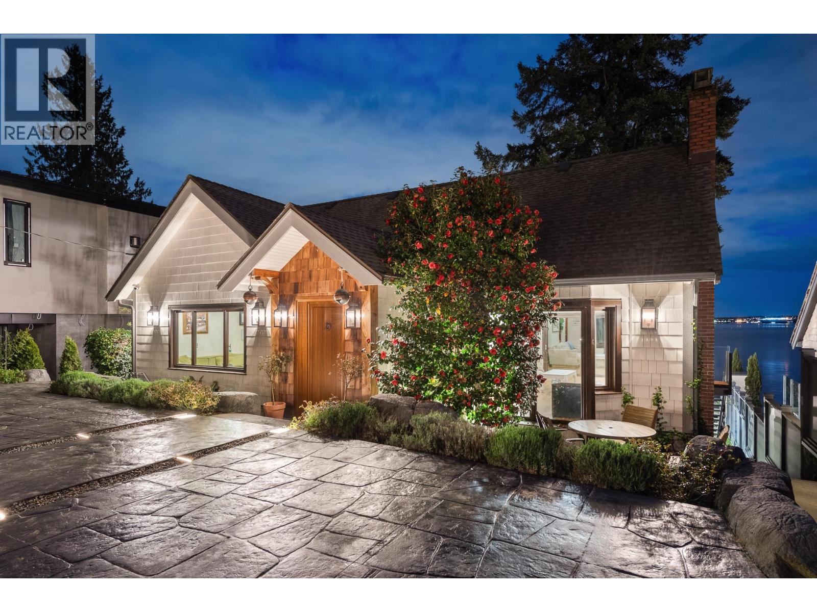 3298 Radcliffe Avenue, West Vancouver, British Columbia  V7V 1G6 - Photo 2 - R3114958