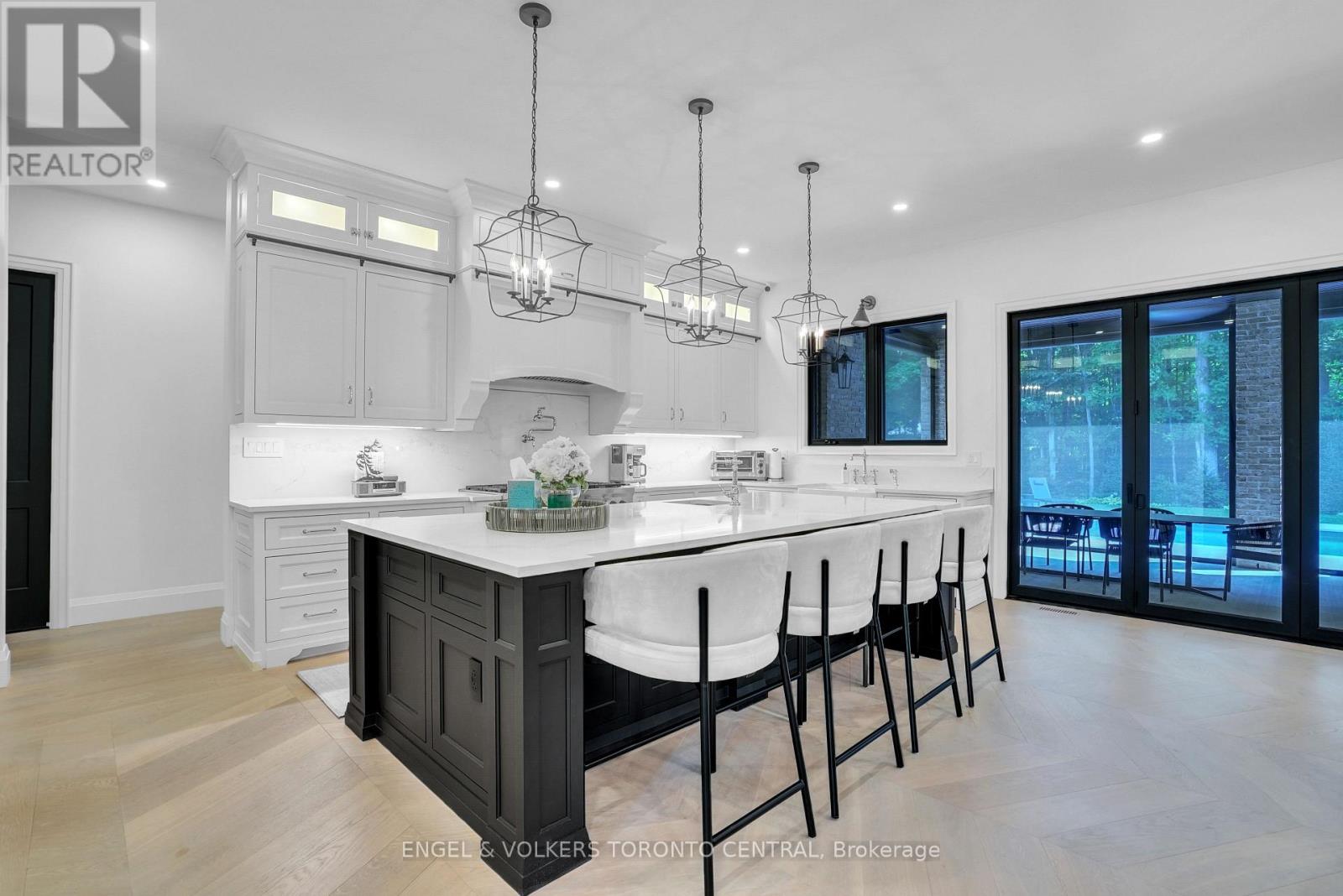 7 Apto Court, Springwater, Ontario  L0L 2K0 - Photo 5 - S13032964