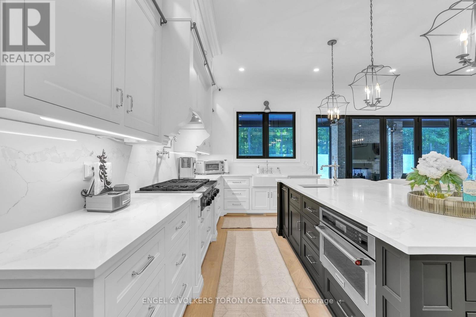 7 Apto Court, Springwater, Ontario  L0L 2K0 - Photo 8 - S13032964