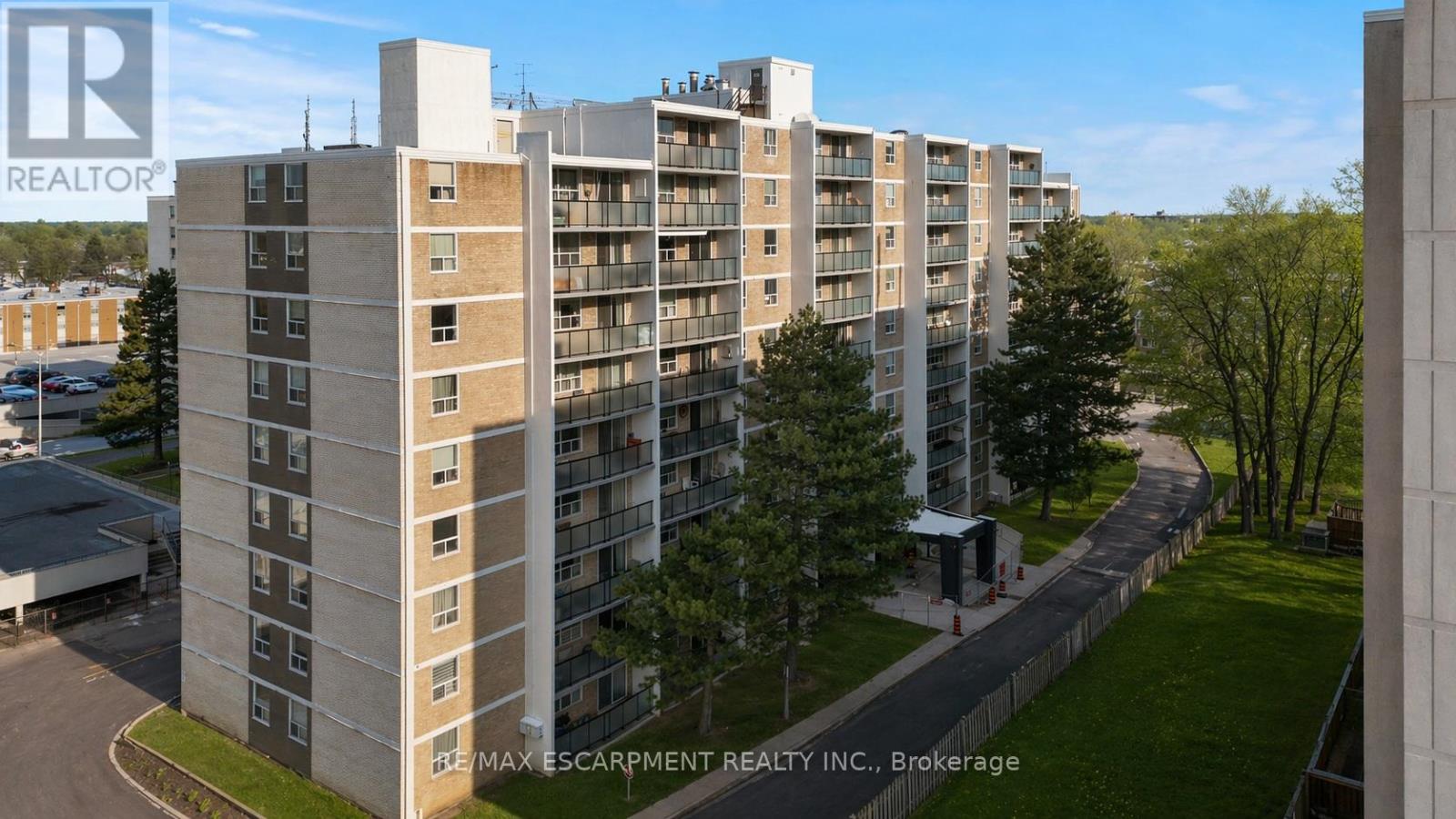 1004 - 359 Geneva Street, St. Catharines, Ontario  L2N 2G5 - Photo 2 - X12729214