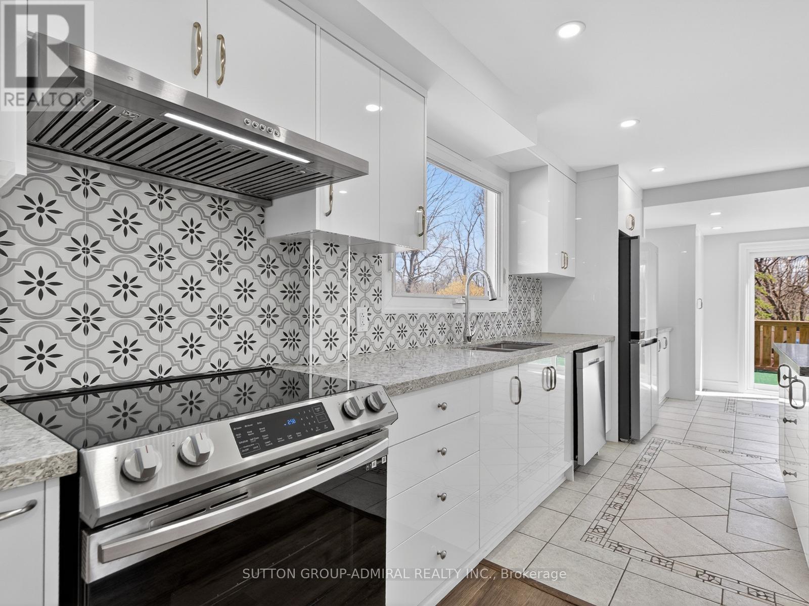 408 Andrew Street, Newmarket (Central Newmarket), Ontario  L3Y 1H4 - Photo 3 - N13033260