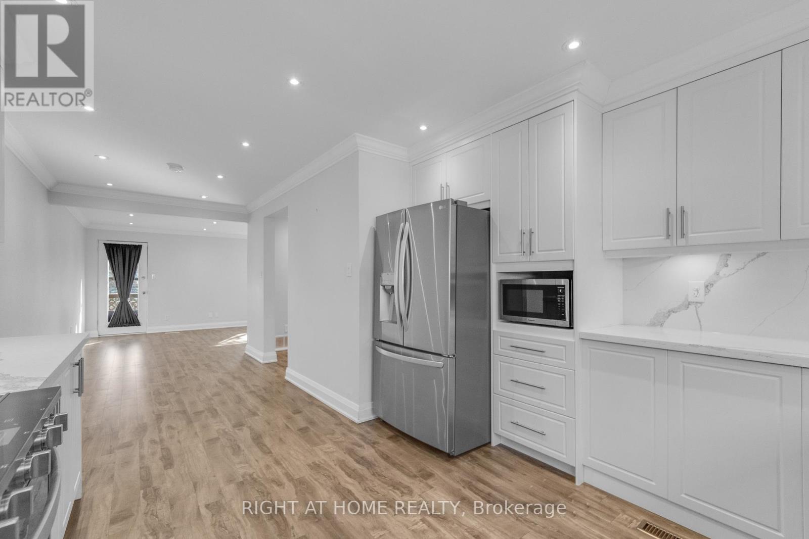 5473 Schueller Crescent, Burlington, Ontario  L7L 3T1 - Photo 17 - W13033230