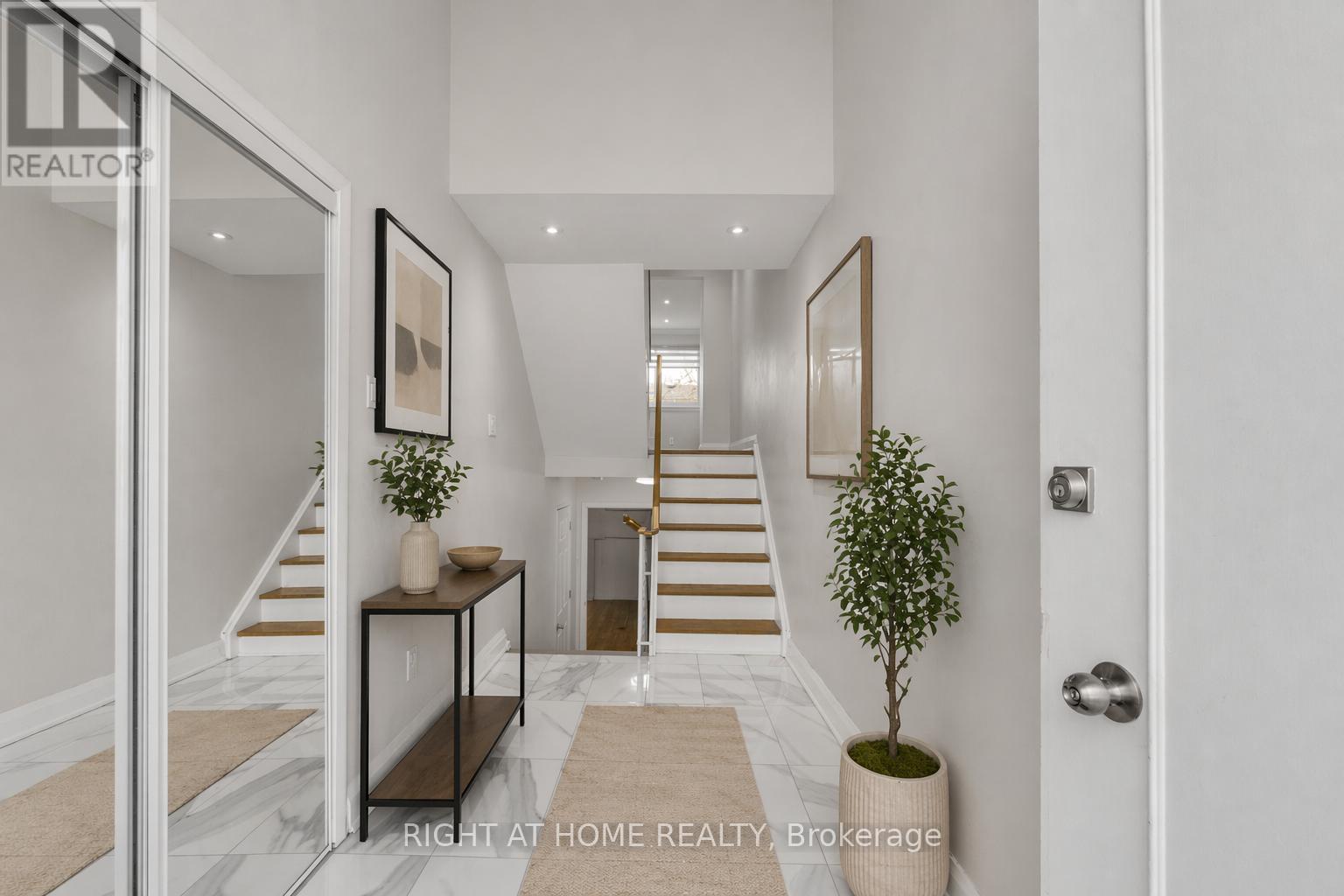 5473 Schueller Crescent, Burlington, Ontario  L7L 3T1 - Photo 3 - W13033230