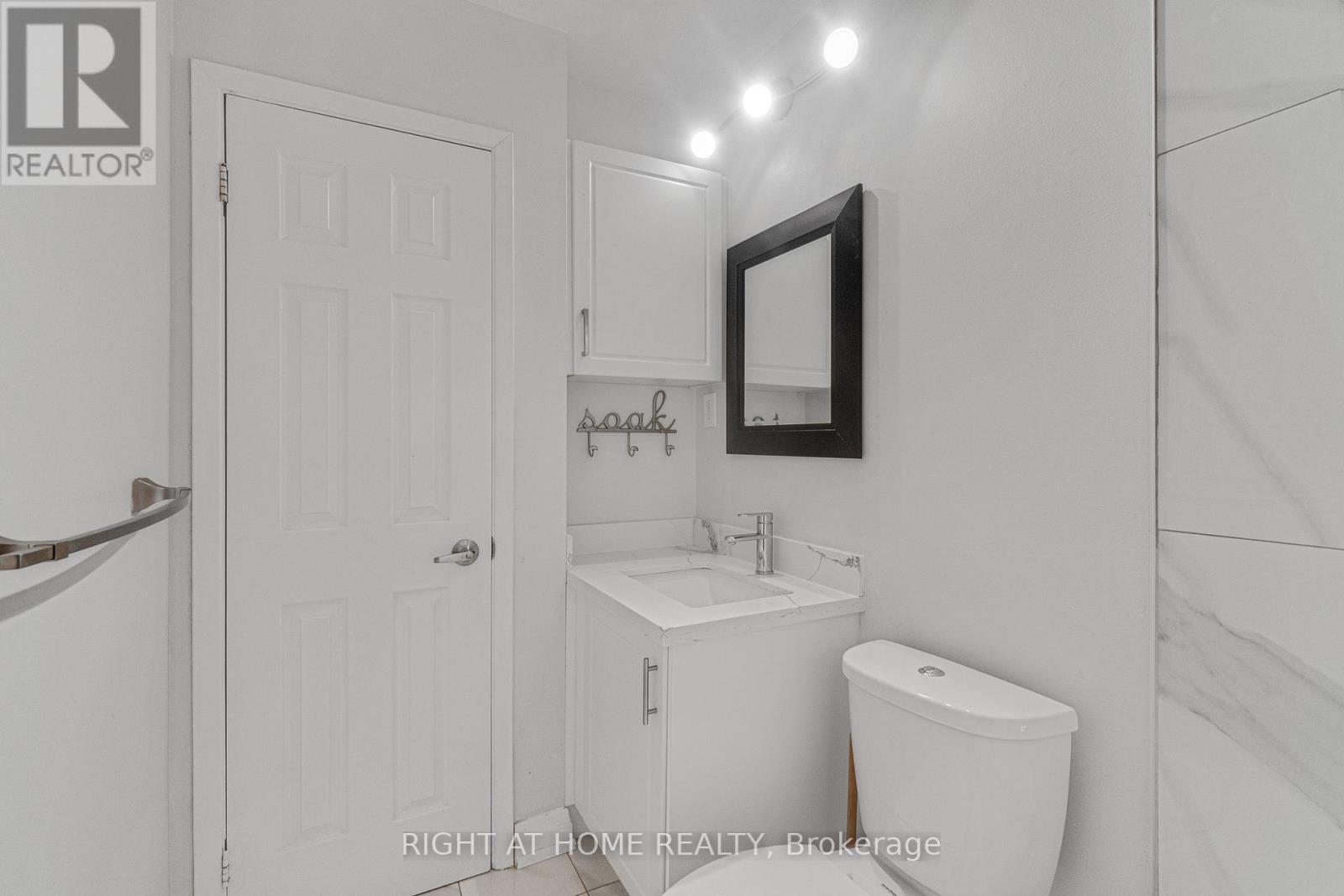 5473 Schueller Crescent, Burlington, Ontario  L7L 3T1 - Photo 33 - W13033230