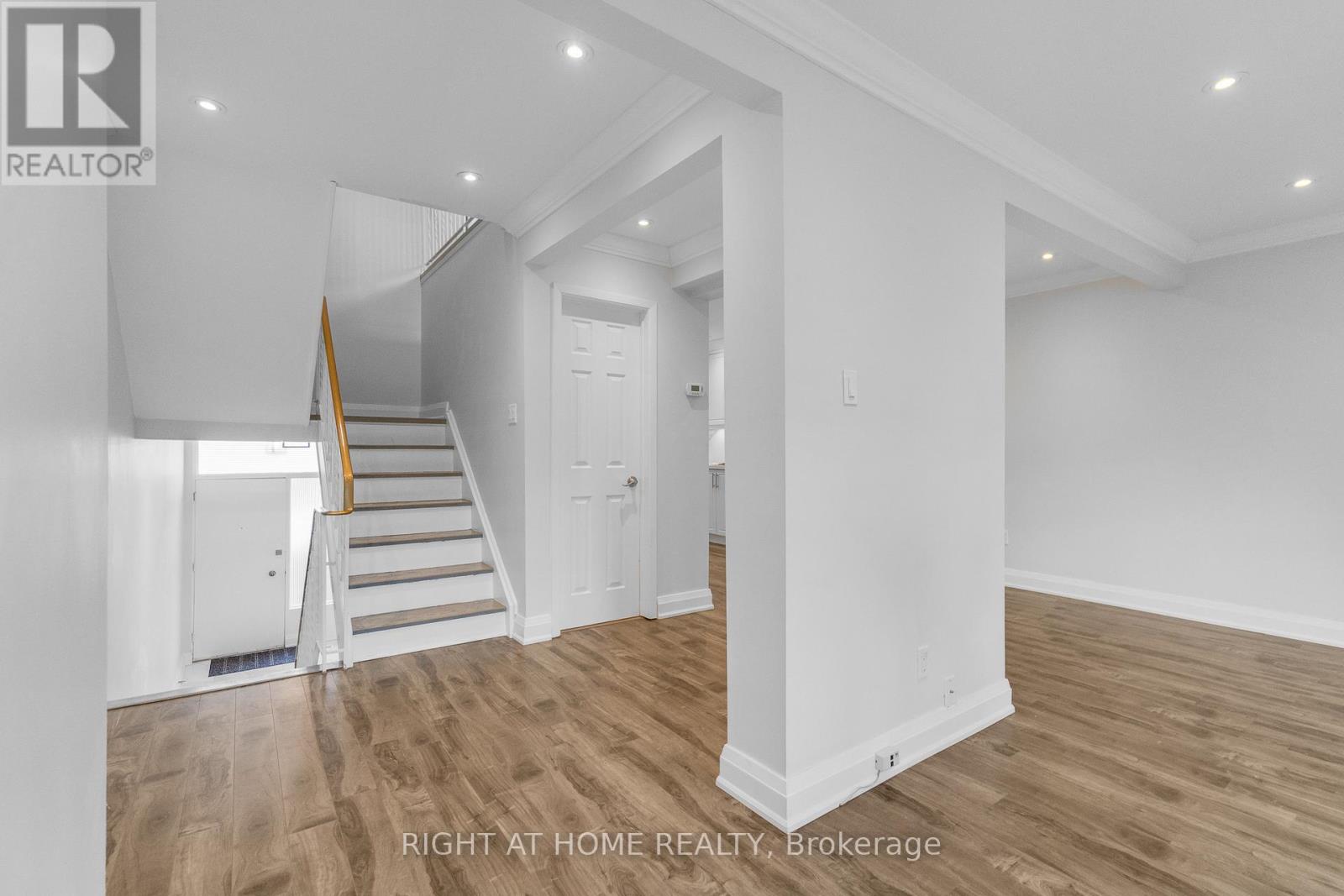 5473 Schueller Crescent, Burlington, Ontario  L7L 3T1 - Photo 6 - W13033230