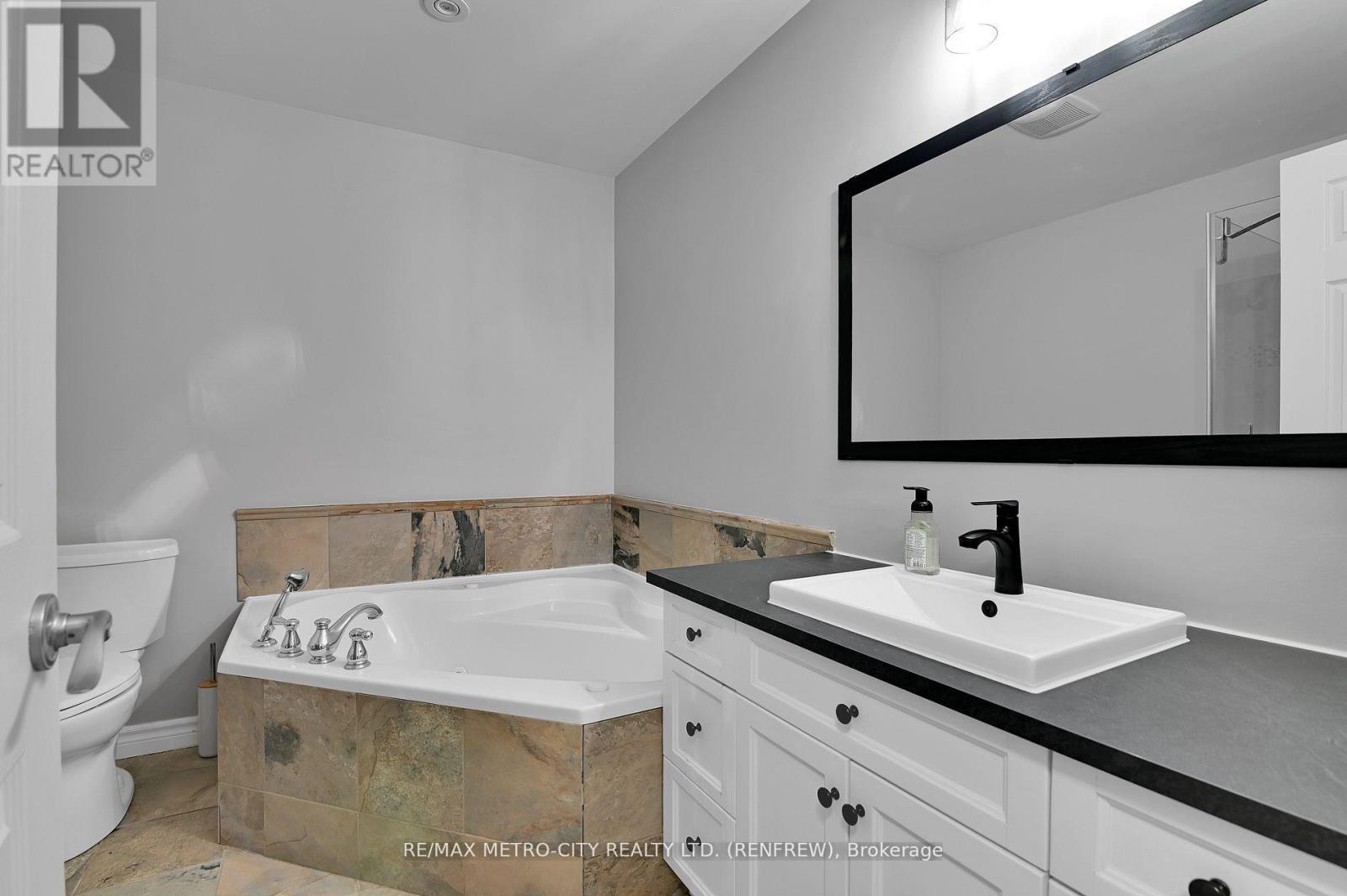 35 Lakeridge Trail, Whitewater Region, Ontario  K0J 1C0 - Photo 16 - X13029602