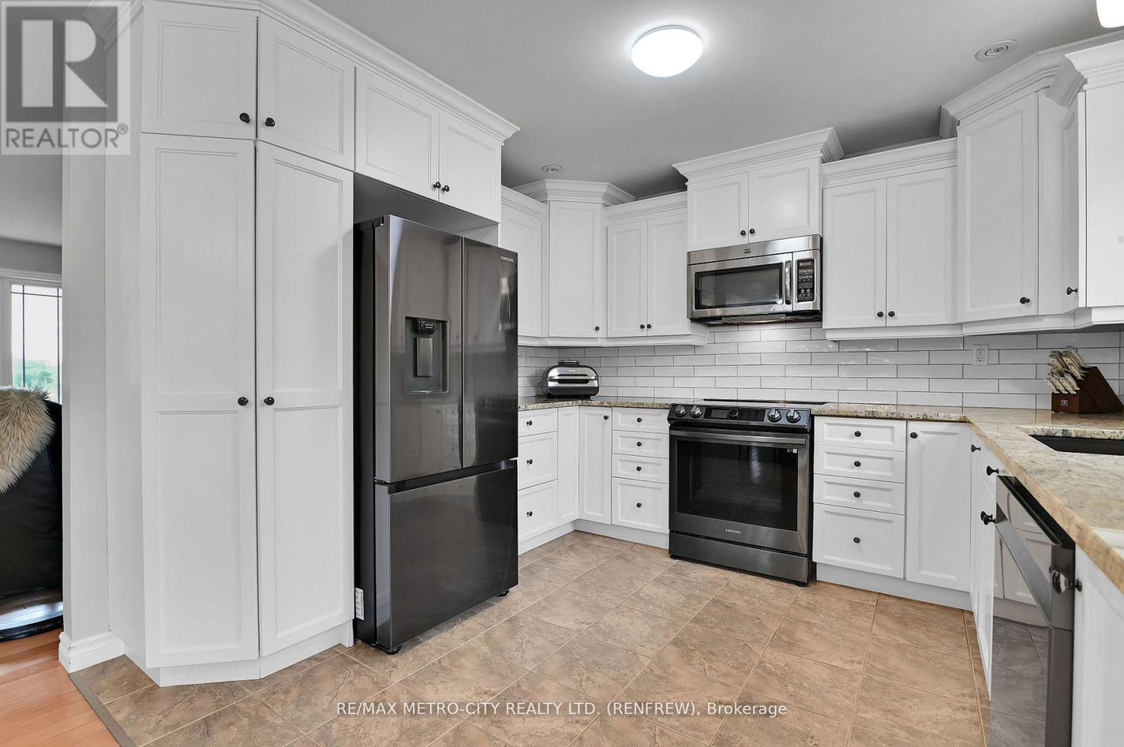 35 Lakeridge Trail, Whitewater Region, Ontario  K0J 1C0 - Photo 12 - X13029602