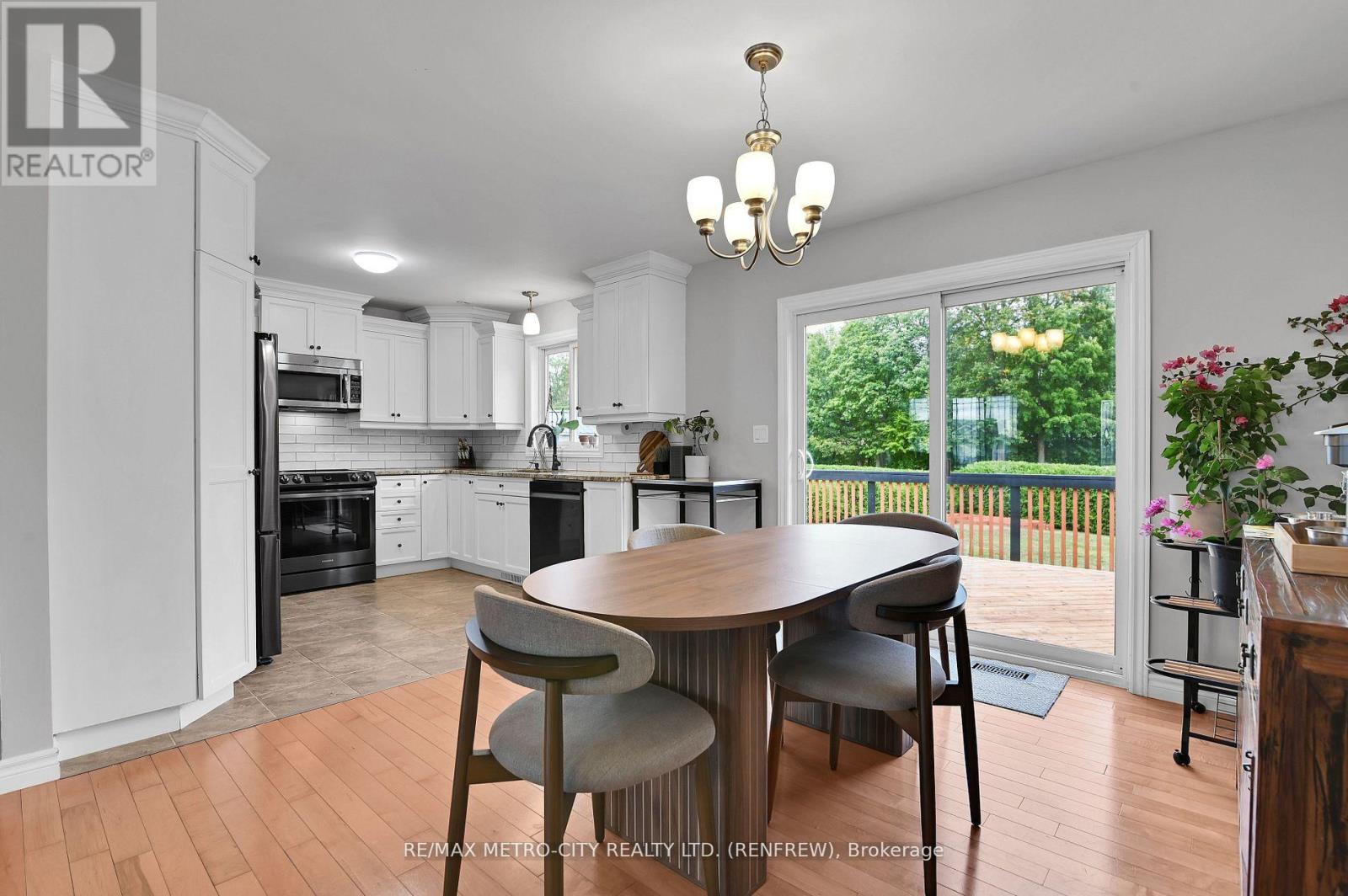 35 Lakeridge Trail, Whitewater Region, Ontario  K0J 1C0 - Photo 14 - X13029602