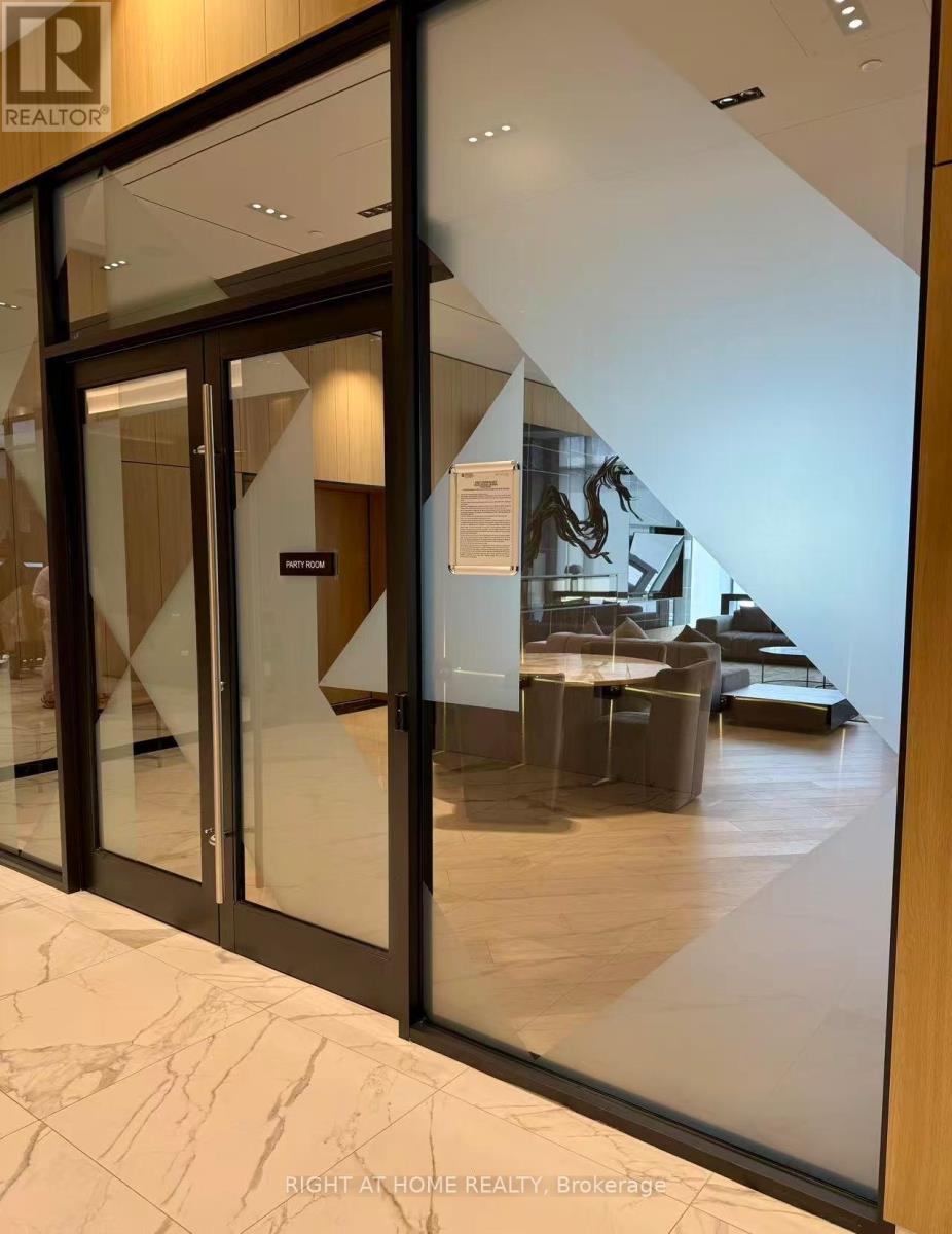 1607 - 202 Burnhamthorpe Road E, Mississauga, Ontario  L5A 0B2 - Photo 4 - W13017528