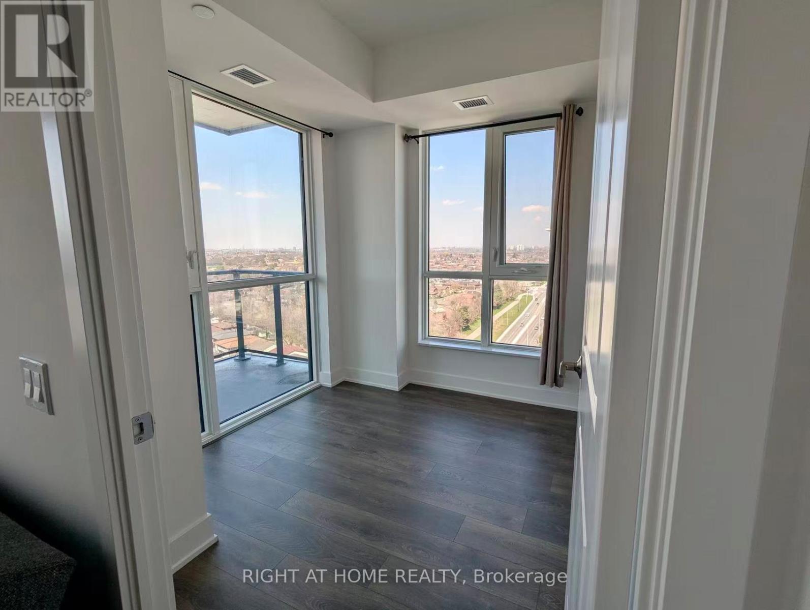 1607 - 202 Burnhamthorpe Road E, Mississauga, Ontario  L5A 0B2 - Photo 10 - W13017528